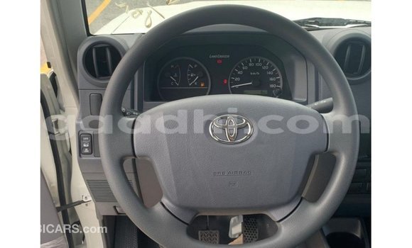 اشتري Imported Toyota Land Cruiser أبيض سيارة في Import - Dubai في الصومال اشتري Imported Toyota Land Cruiser أبيض سيارة في Import - Dubai في الصومال