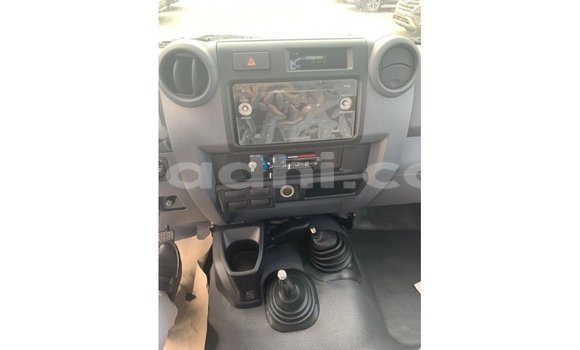 اشتري Imported Toyota Land Cruiser أبيض سيارة في Import - Dubai في الصومال اشتري Imported Toyota Land Cruiser أبيض سيارة في Import - Dubai في الصومال
