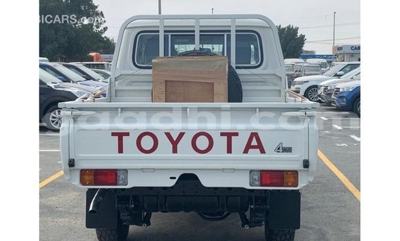 اشتري Imported Toyota Land Cruiser أبيض سيارة في Import - Dubai في الصومال اشتري Imported Toyota Land Cruiser أبيض سيارة في Import - Dubai في الصومال