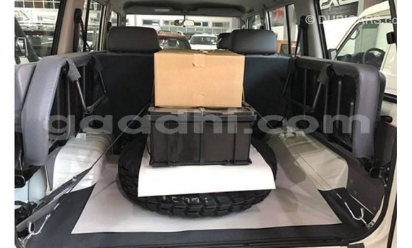 Imported Toyota Land Cruiser White Makiinaa iti Import - Dubai keessatti Somalia keessatti Imported Toyota Land Cruiser White Makiinaa iti Import - Dubai keessatti Somalia keessatti