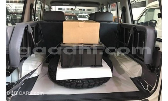 Imported Toyota Land Cruiser White Makiinaa iti Import - Dubai keessatti Somalia keessatti Imported Toyota Land Cruiser White Makiinaa iti Import - Dubai keessatti Somalia keessatti