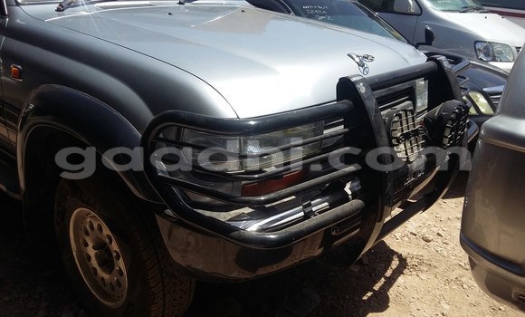 Oofamaa Toyota Land Cruiser Silver Makiinaa iti Hargeysa keessatti Somaliland keessatti Oofamaa Toyota Land Cruiser Silver Makiinaa iti Hargeysa keessatti Somaliland keessatti