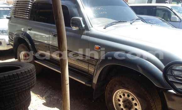 Oofamaa Toyota Land Cruiser Silver Makiinaa iti Hargeysa keessatti Somaliland keessatti Oofamaa Toyota Land Cruiser Silver Makiinaa iti Hargeysa keessatti Somaliland keessatti