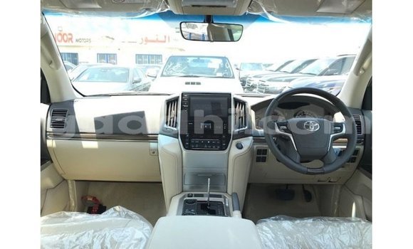Acheter Import Voiture Toyota Land Cruiser Bleu à Import - Dubai, Somalie Acheter Import Voiture Toyota Land Cruiser Bleu à Import - Dubai, Somalie