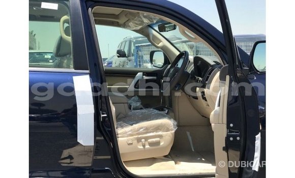 Acheter Import Voiture Toyota Land Cruiser Bleu à Import - Dubai, Somalie Acheter Import Voiture Toyota Land Cruiser Bleu à Import - Dubai, Somalie