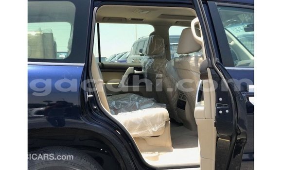 Acheter Import Voiture Toyota Land Cruiser Bleu à Import - Dubai, Somalie Acheter Import Voiture Toyota Land Cruiser Bleu à Import - Dubai, Somalie