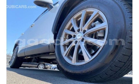 Acheter Import Utilitaire Toyota HiAce Blanc à Import - Dubai, Somalie Acheter Import Utilitaire Toyota HiAce Blanc à Import - Dubai, Somalie