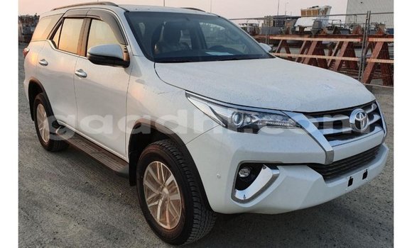 Imported Toyota Fortuner White Makiinaa iti Import - Dubai keessatti Somalia keessatti Imported Toyota Fortuner White Makiinaa iti Import - Dubai keessatti Somalia keessatti
