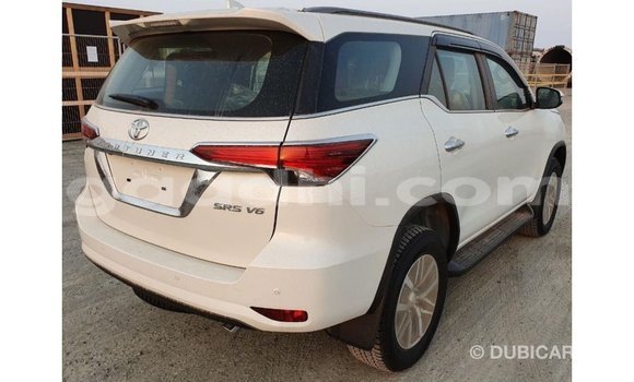 Imported Toyota Fortuner White Makiinaa iti Import - Dubai keessatti Somalia keessatti Imported Toyota Fortuner White Makiinaa iti Import - Dubai keessatti Somalia keessatti