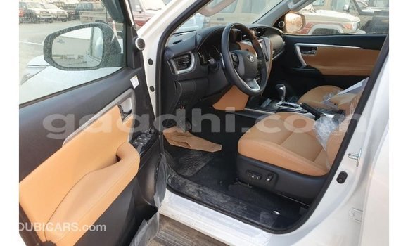 Imported Toyota Fortuner White Makiinaa iti Import - Dubai keessatti Somalia keessatti Imported Toyota Fortuner White Makiinaa iti Import - Dubai keessatti Somalia keessatti