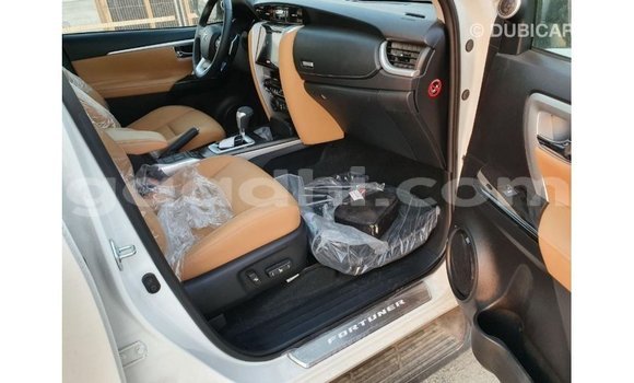 Imported Toyota Fortuner White Makiinaa iti Import - Dubai keessatti Somalia keessatti Imported Toyota Fortuner White Makiinaa iti Import - Dubai keessatti Somalia keessatti