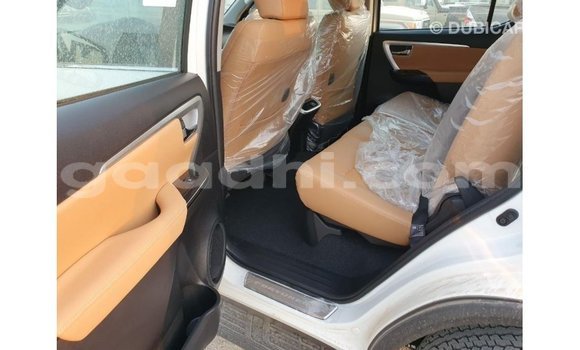 Imported Toyota Fortuner White Makiinaa iti Import - Dubai keessatti Somalia keessatti Imported Toyota Fortuner White Makiinaa iti Import - Dubai keessatti Somalia keessatti
