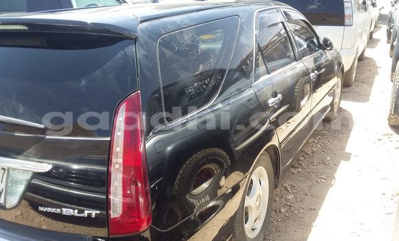 Oofamaa Toyota 4Runner Black Makiinaa iti Mogadishu keessatti Somalia keessatti Oofamaa Toyota 4Runner Black Makiinaa iti Mogadishu keessatti Somalia keessatti