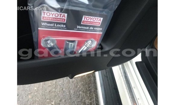 Buy Import Toyota HiAce White Truck in Import - Dubai in Somalia Buy Import Toyota HiAce White Truck in Import - Dubai in Somalia