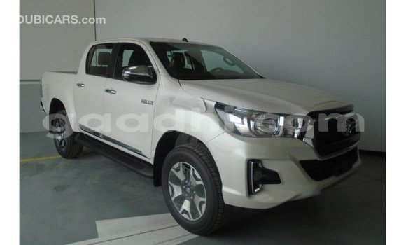 اشتري Imported Toyota Hilux أبيض سيارة في Import - Dubai في الصومال اشتري Imported Toyota Hilux أبيض سيارة في Import - Dubai في الصومال