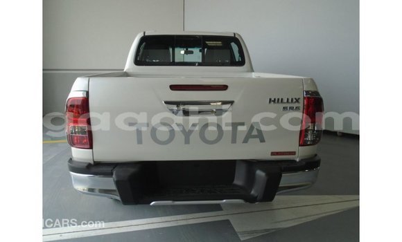 اشتري Imported Toyota Hilux أبيض سيارة في Import - Dubai في الصومال اشتري Imported Toyota Hilux أبيض سيارة في Import - Dubai في الصومال
