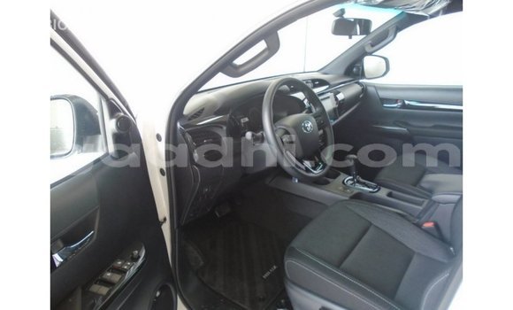 اشتري Imported Toyota Hilux أبيض سيارة في Import - Dubai في الصومال اشتري Imported Toyota Hilux أبيض سيارة في Import - Dubai في الصومال
