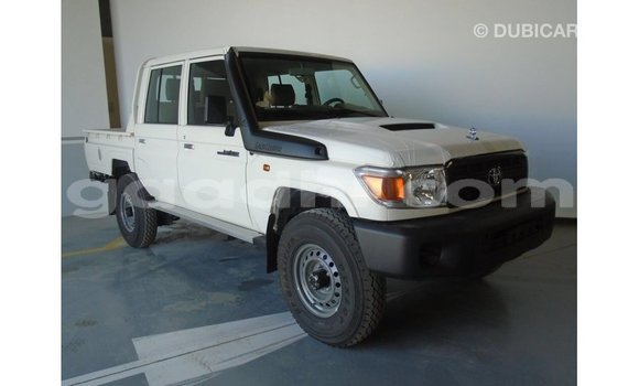 اشتري Imported Toyota Land Cruiser أبيض سيارة في Import - Dubai في الصومال اشتري Imported Toyota Land Cruiser أبيض سيارة في Import - Dubai في الصومال