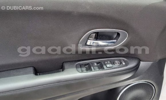 Acheter Import Moto Honda C Blanc à Import - Dubai, Somalie Acheter Import Moto Honda C Blanc à Import - Dubai, Somalie