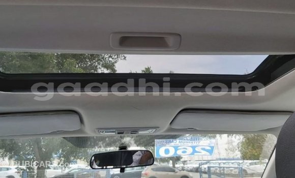 Acheter Import Moto Honda C Blanc à Import - Dubai, Somalie Acheter Import Moto Honda C Blanc à Import - Dubai, Somalie