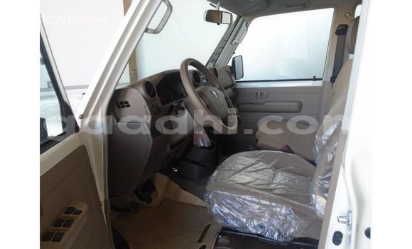 اشتري Imported Toyota Land Cruiser أبيض سيارة في Import - Dubai في الصومال اشتري Imported Toyota Land Cruiser أبيض سيارة في Import - Dubai في الصومال