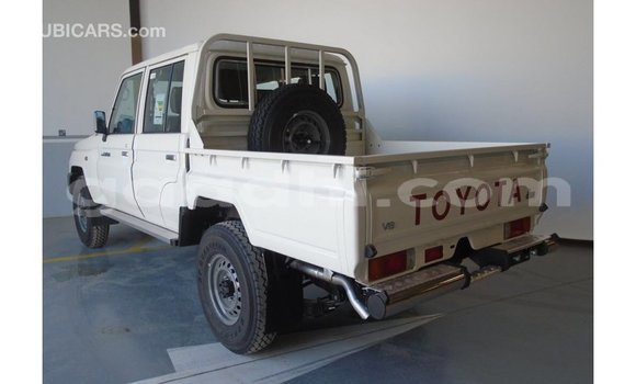 اشتري Imported Toyota Land Cruiser أبيض سيارة في Import - Dubai في الصومال اشتري Imported Toyota Land Cruiser أبيض سيارة في Import - Dubai في الصومال
