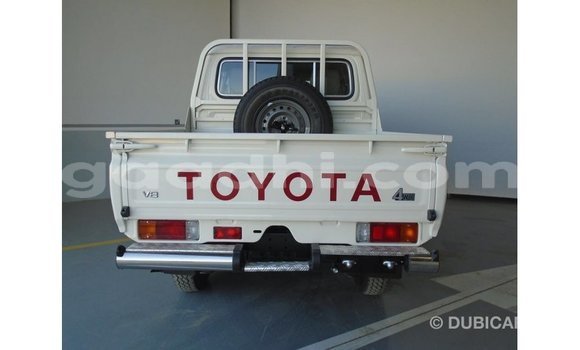 اشتري Imported Toyota Land Cruiser أبيض سيارة في Import - Dubai في الصومال اشتري Imported Toyota Land Cruiser أبيض سيارة في Import - Dubai في الصومال