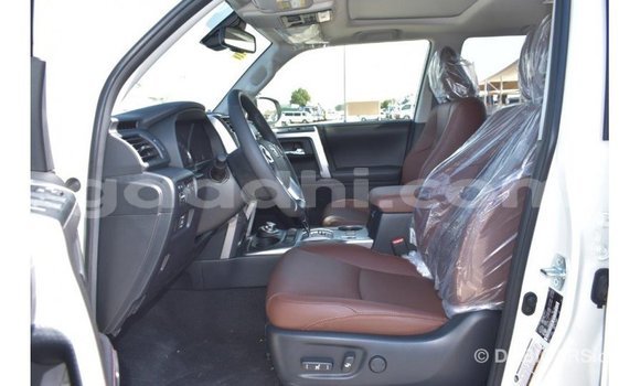 Imported Toyota HiAce White Netiree iti Import - Dubai keessatti Somalia keessatti Imported Toyota HiAce White Netiree iti Import - Dubai keessatti Somalia keessatti