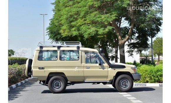 Imported Toyota Land Cruiser Beige Makiinaa iti Import - Dubai keessatti Somalia keessatti Imported Toyota Land Cruiser Beige Makiinaa iti Import - Dubai keessatti Somalia keessatti