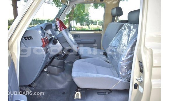 Imported Toyota Land Cruiser Beige Makiinaa iti Import - Dubai keessatti Somalia keessatti Imported Toyota Land Cruiser Beige Makiinaa iti Import - Dubai keessatti Somalia keessatti