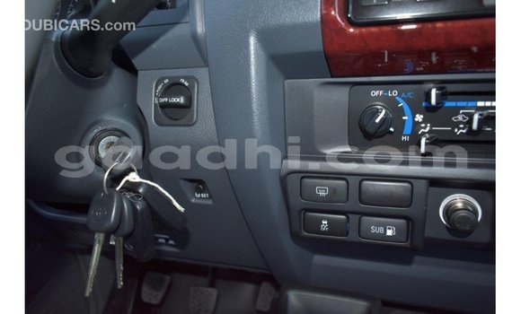 Imported Toyota Land Cruiser Beige Makiinaa iti Import - Dubai keessatti Somalia keessatti Imported Toyota Land Cruiser Beige Makiinaa iti Import - Dubai keessatti Somalia keessatti