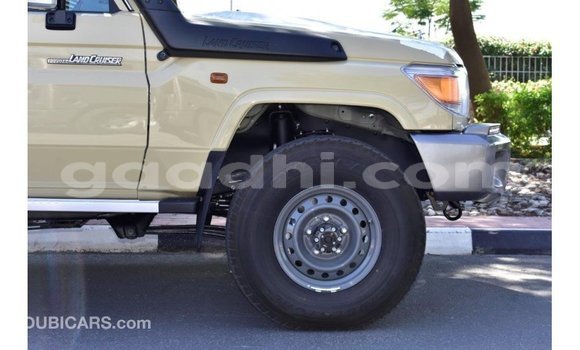Imported Toyota Land Cruiser Beige Makiinaa iti Import - Dubai keessatti Somalia keessatti Imported Toyota Land Cruiser Beige Makiinaa iti Import - Dubai keessatti Somalia keessatti