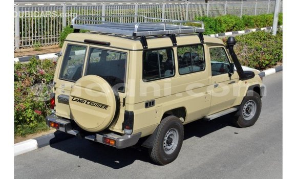 Imported Toyota Land Cruiser Beige Makiinaa iti Import - Dubai keessatti Somalia keessatti Imported Toyota Land Cruiser Beige Makiinaa iti Import - Dubai keessatti Somalia keessatti