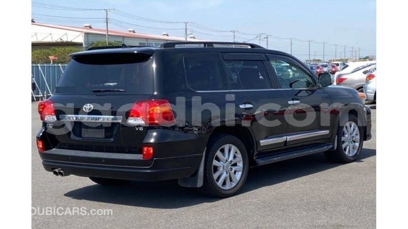 Big with watermark toyota land cruiser somalia import dubai 4723