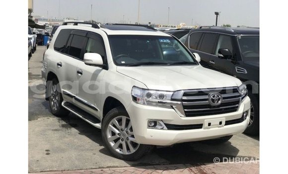 Acheter Import Voiture Toyota Land Cruiser Blanc à Import - Dubai, Somalie Acheter Import Voiture Toyota Land Cruiser Blanc à Import - Dubai, Somalie