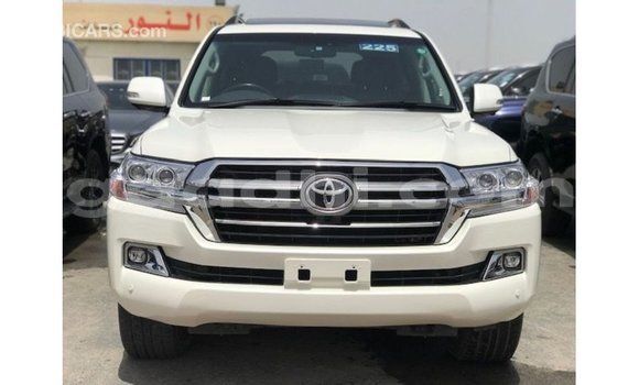 Acheter Import Voiture Toyota Land Cruiser Blanc à Import - Dubai, Somalie Acheter Import Voiture Toyota Land Cruiser Blanc à Import - Dubai, Somalie