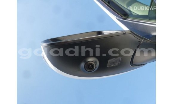 Acheter Import Voiture Toyota Land Cruiser Blanc à Import - Dubai, Somalie Acheter Import Voiture Toyota Land Cruiser Blanc à Import - Dubai, Somalie