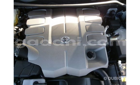 Acheter Import Voiture Toyota Land Cruiser Blanc à Import - Dubai, Somalie Acheter Import Voiture Toyota Land Cruiser Blanc à Import - Dubai, Somalie