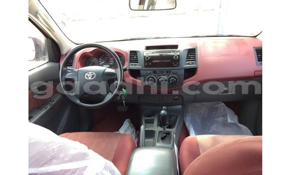 اشتري Imported Toyota Hilux أحمر سيارة في Import - Dubai في الصومال اشتري Imported Toyota Hilux أحمر سيارة في Import - Dubai في الصومال