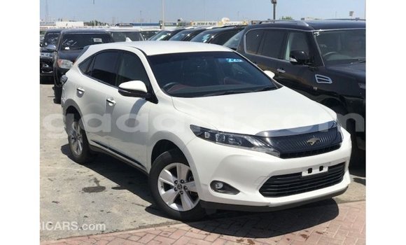 Acheter Import Voiture Toyota Harrier Blanc à Import - Dubai, Somalie Acheter Import Voiture Toyota Harrier Blanc à Import - Dubai, Somalie
