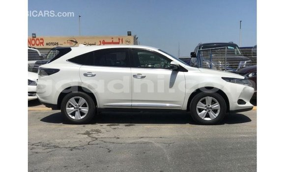 Acheter Import Voiture Toyota Harrier Blanc à Import - Dubai, Somalie Acheter Import Voiture Toyota Harrier Blanc à Import - Dubai, Somalie