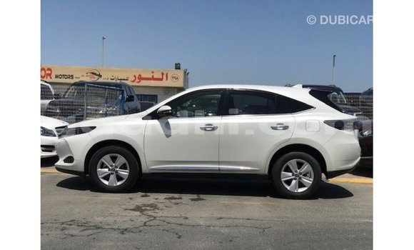 Acheter Import Voiture Toyota Harrier Blanc à Import - Dubai, Somalie Acheter Import Voiture Toyota Harrier Blanc à Import - Dubai, Somalie