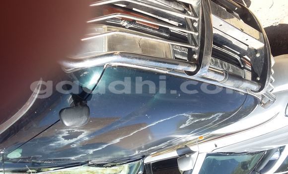 Oofamaa Toyota Land Cruiser Makiinaa iti Mogadishu keessatti Somalia keessatti Oofamaa Toyota Land Cruiser Makiinaa iti Mogadishu keessatti Somalia keessatti