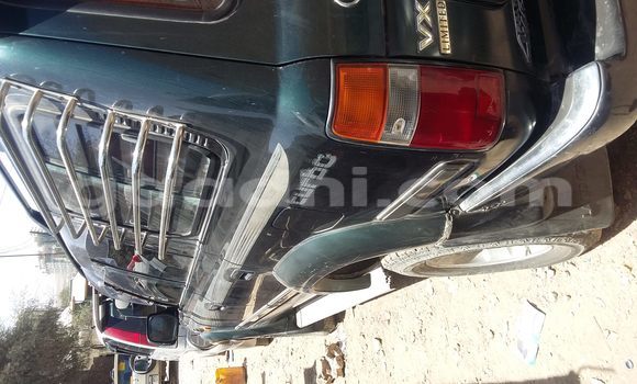 Oofamaa Toyota Land Cruiser Makiinaa iti Mogadishu keessatti Somalia keessatti Oofamaa Toyota Land Cruiser Makiinaa iti Mogadishu keessatti Somalia keessatti