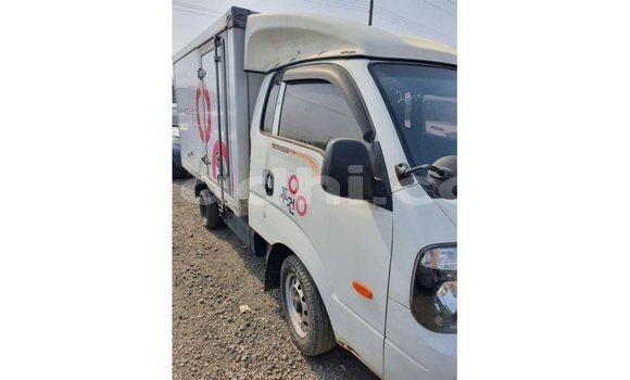 Buy Import Kia Carens White Car in Import - Dubai in Somalia Buy Import Kia Carens White Car in Import - Dubai in Somalia