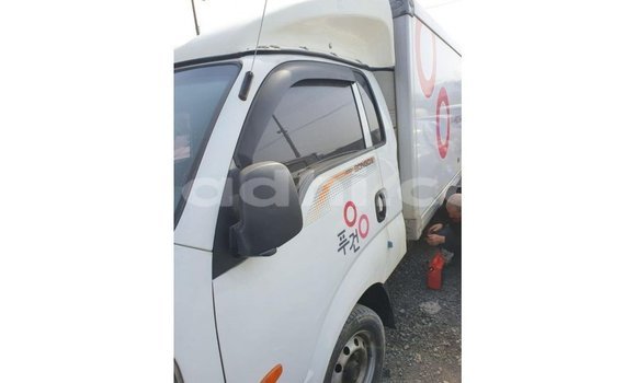 Buy Import Kia Carens White Car in Import - Dubai in Somalia Buy Import Kia Carens White Car in Import - Dubai in Somalia