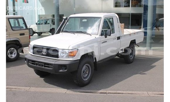 ይግዙ Imported Toyota Land Cruiser ነጭ መኪና በ Import - Dubai በ ሶማሊያ ይግዙ Imported Toyota Land Cruiser ነጭ መኪና በ Import - Dubai በ ሶማሊያ