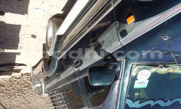 Oofamaa Toyota Land Cruiser Makiinaa iti Mogadishu keessatti Somalia keessatti Oofamaa Toyota Land Cruiser Makiinaa iti Mogadishu keessatti Somalia keessatti