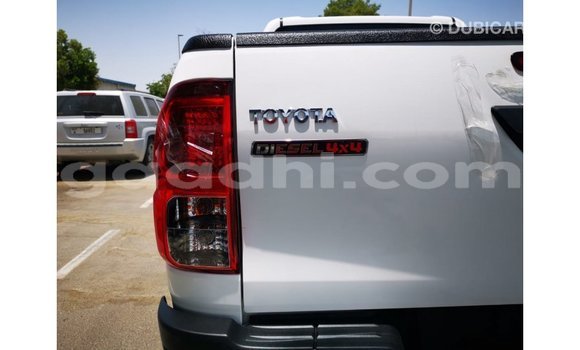 Nunua Imported Toyota Hilux Nyeupe Gari ndani ya Import - Dubai nchini Somalia Nunua Imported Toyota Hilux Nyeupe Gari ndani ya Import - Dubai nchini Somalia