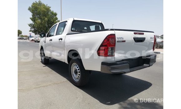Nunua Imported Toyota Hilux Nyeupe Gari ndani ya Import - Dubai nchini Somalia Nunua Imported Toyota Hilux Nyeupe Gari ndani ya Import - Dubai nchini Somalia